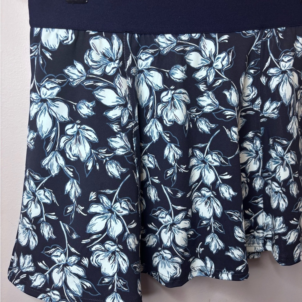 Tommy Bahama Navy and white floral spring skort - Picture 5 of 6